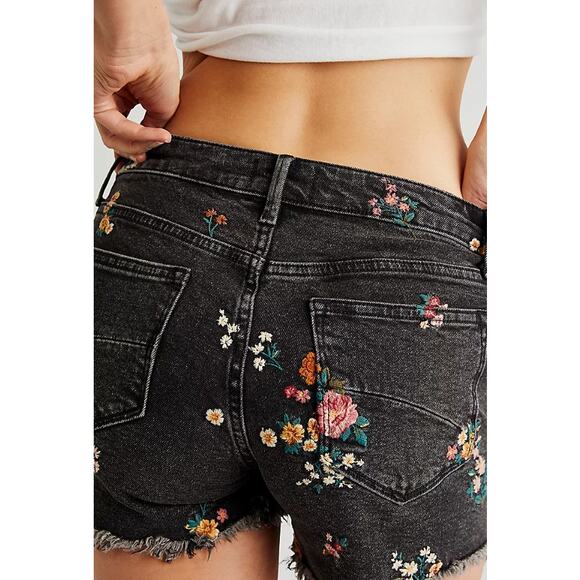 DRIFTWOOD Connie Shorts Whiplash Black Floral Embroidered Denim Women's 26 - Picture 11 of 11